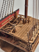 Load image into Gallery viewer, 17th-century Pinas Cross-Section - 1:50 Scale