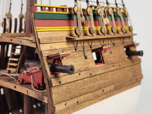 Load image into Gallery viewer, 17th-century Pinas Cross-Section - 1:50 Scale