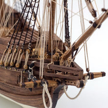 Load image into Gallery viewer, Willem Barentsz&#39;s Expedition Ship - 1:50 scale
